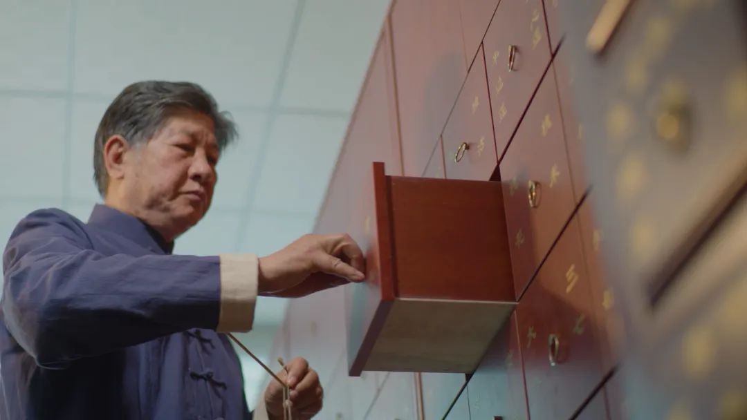 鏡頭裡(lǐ)的故事(shì)——悠悠草藥香 漫漫懸壺路(圖7) 微信圖片_20220802153356.jpg