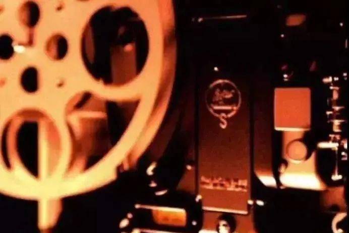 “中國(guó)電影工業化道(dào)路和人才培養體系”在北京雁栖湖舉行(圖4) 影視短片分析與創作_影視短片創作電子書_影視創作